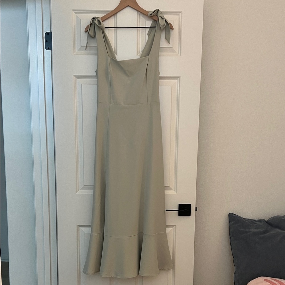 Elegant Sage Green Sleeveless Dress